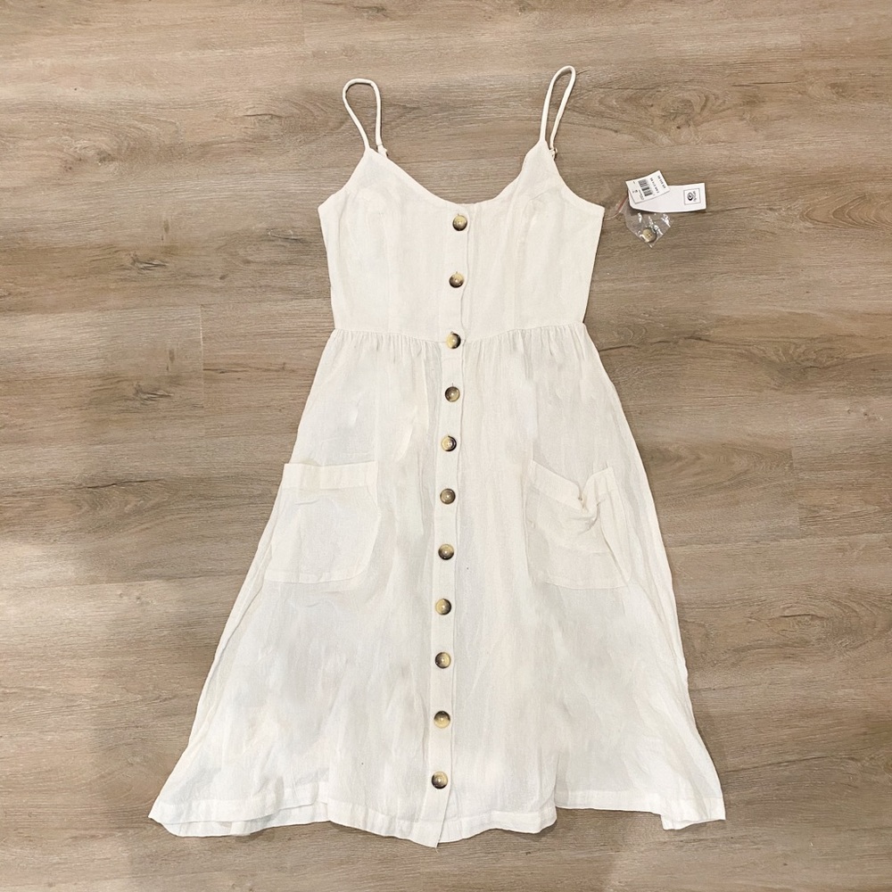 Woman’s white rip curl dress.